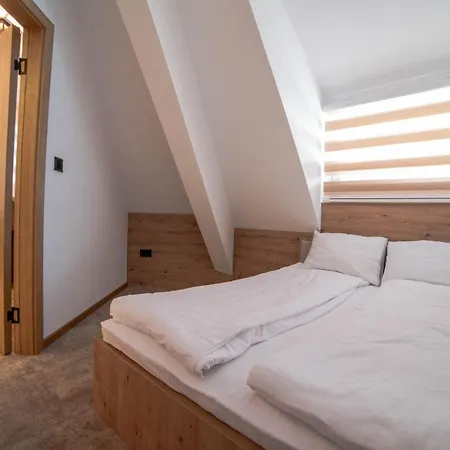 Suncani Vrhovi Копаоник